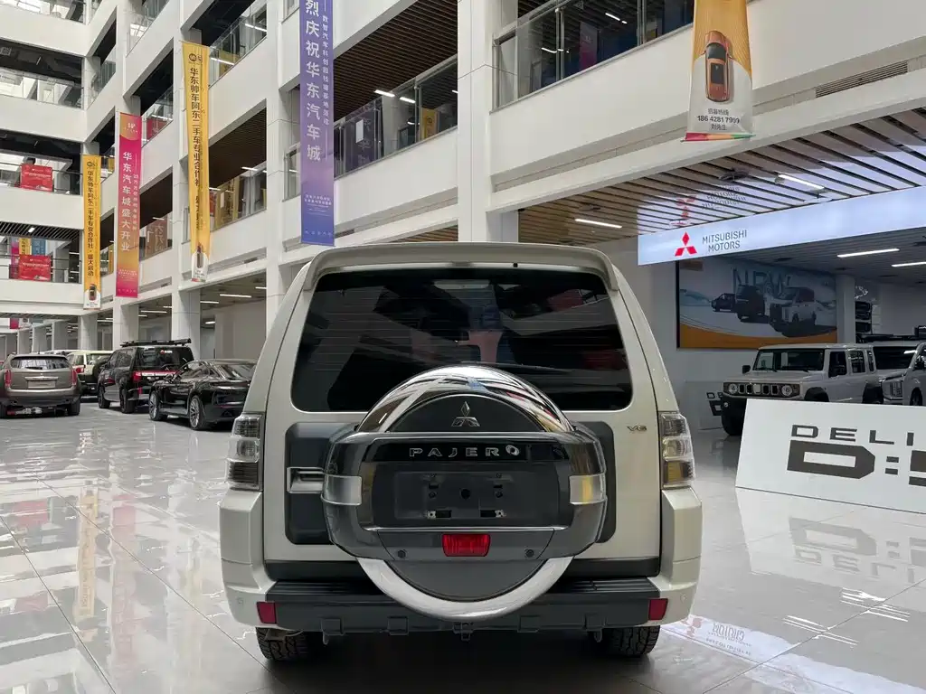 Pajero (Import) 3.0 L Auto Luxury