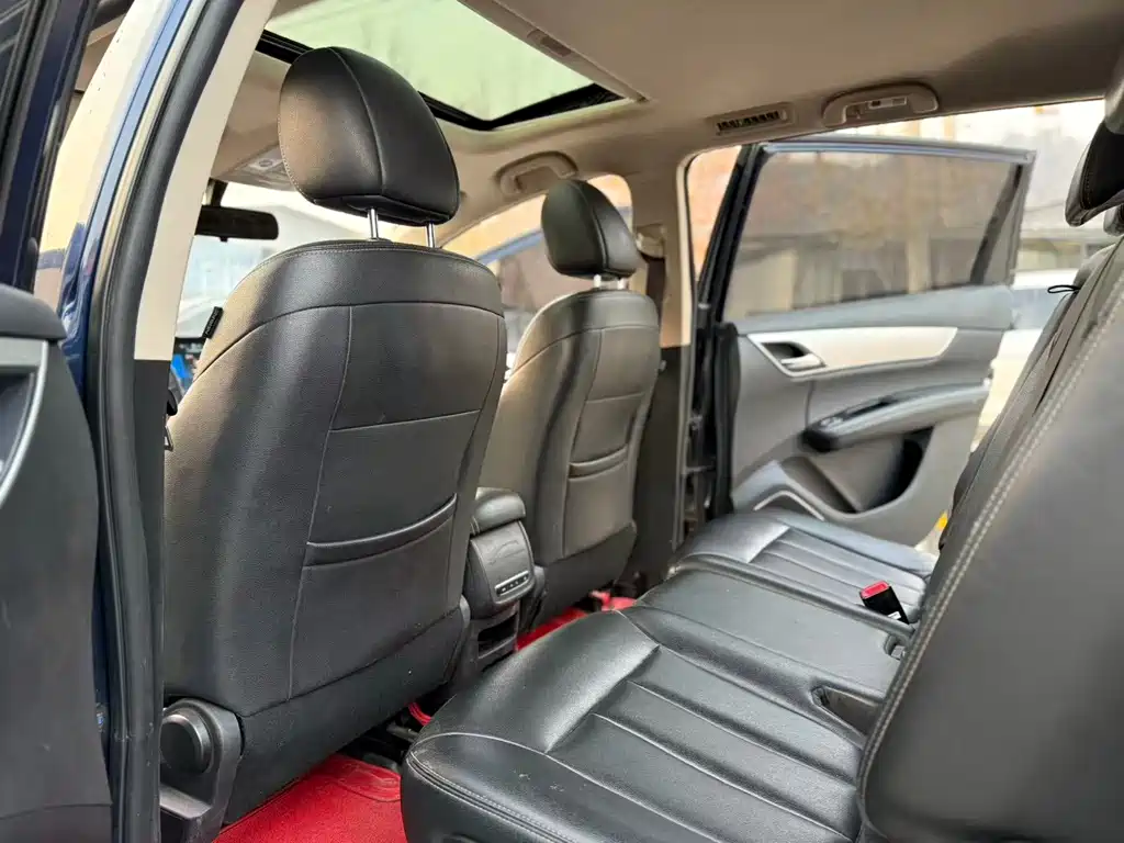 Song MAX Upgraded 1.5 T Auto Luxury 7-seat