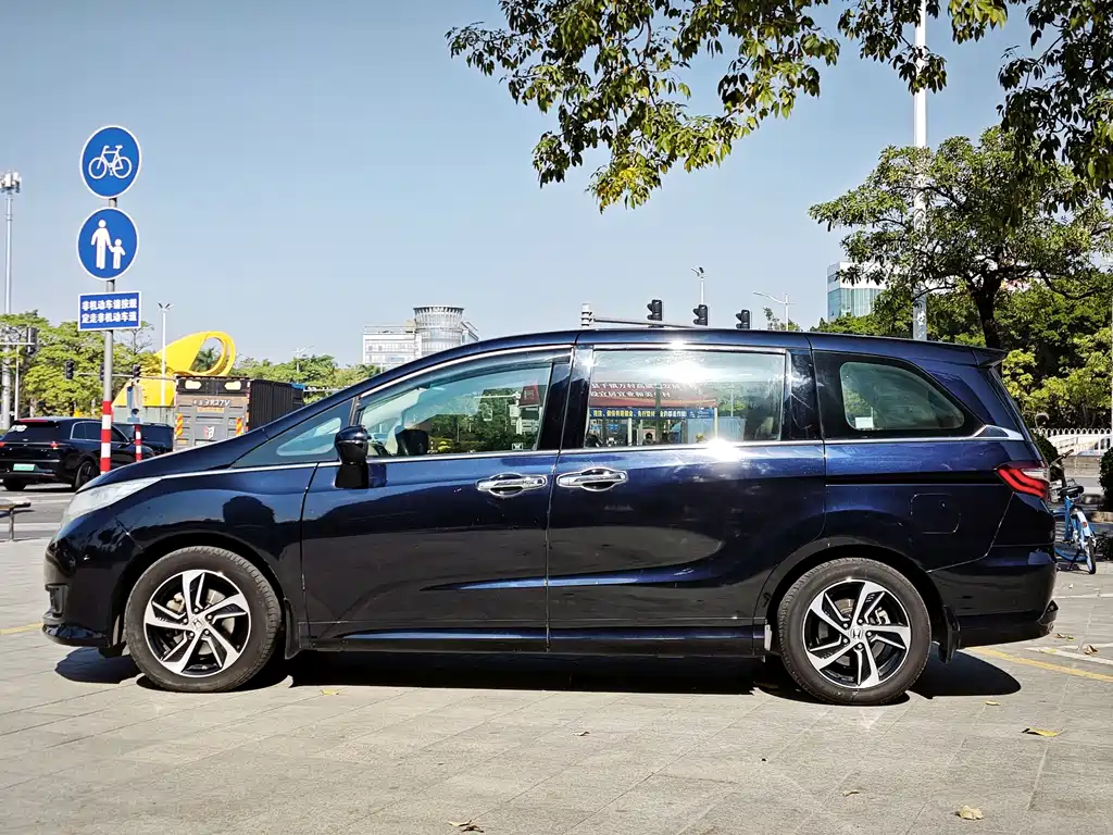 Odyssey Facelift 2.4 L Luxury