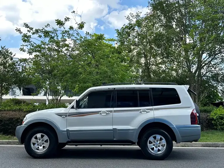 Mitsubishi Pajero 3.0 L AT GLS