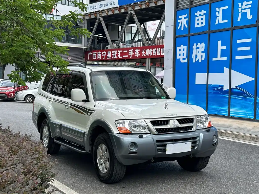 Pajero 3.0 L AT GLS