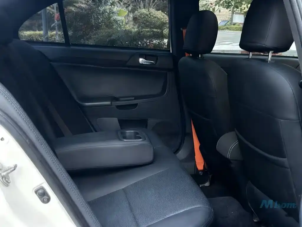 Lancer EX Fashion 1.8 L Manual Wise