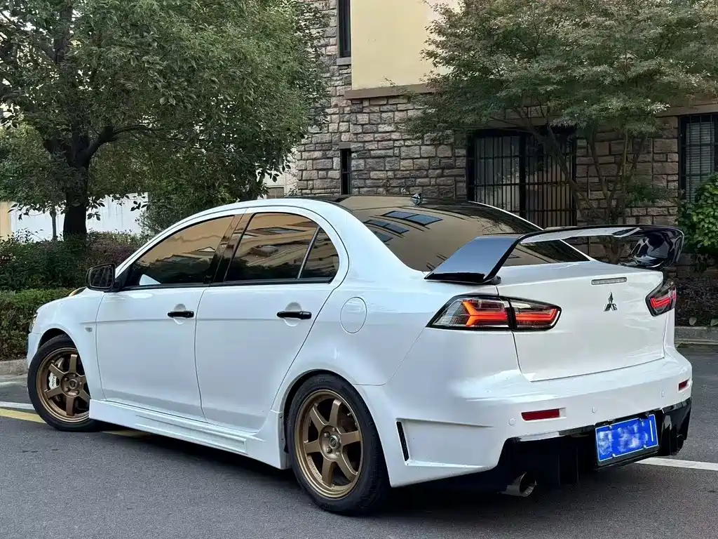 Lancer EX Fashion 1.8 L Manual Wise