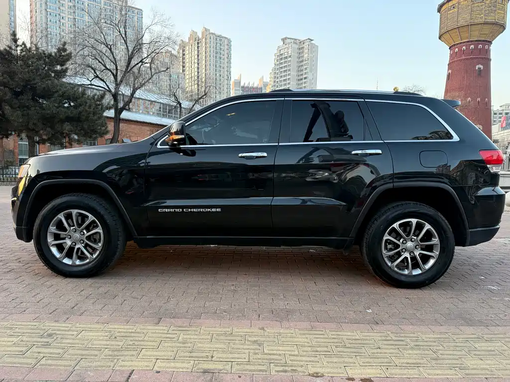 Grand Cherokee (Import) 3.6 L Elite Navigation