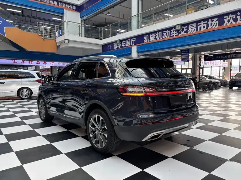 Lincoln Nautilus 2.0 T 4 WD Graceful