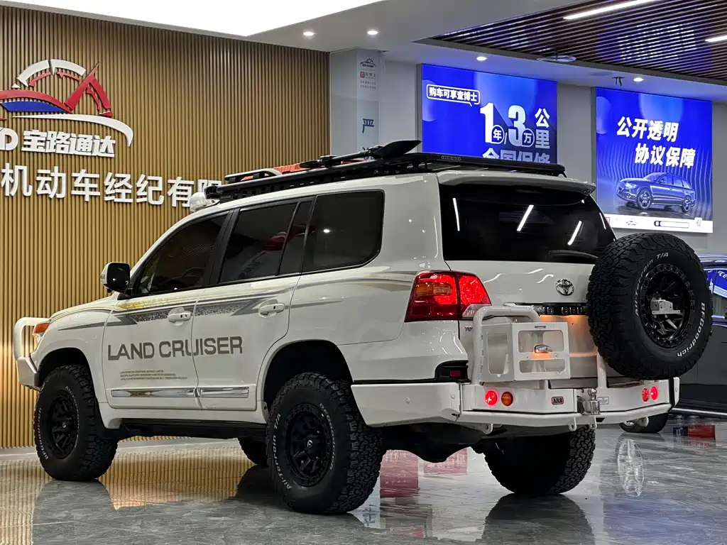 Land Cruiser 4.6 L Auto VX-R