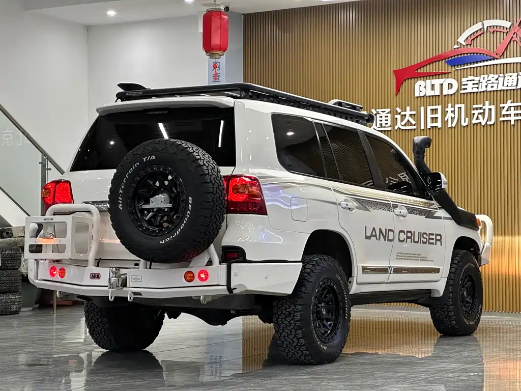Land Cruiser 4.6 L Auto VX-R