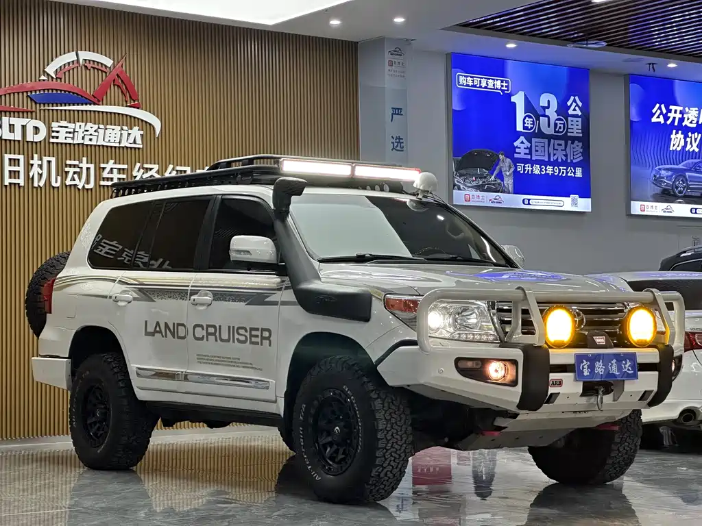 Land Cruiser 4.6 L Auto VX-R
