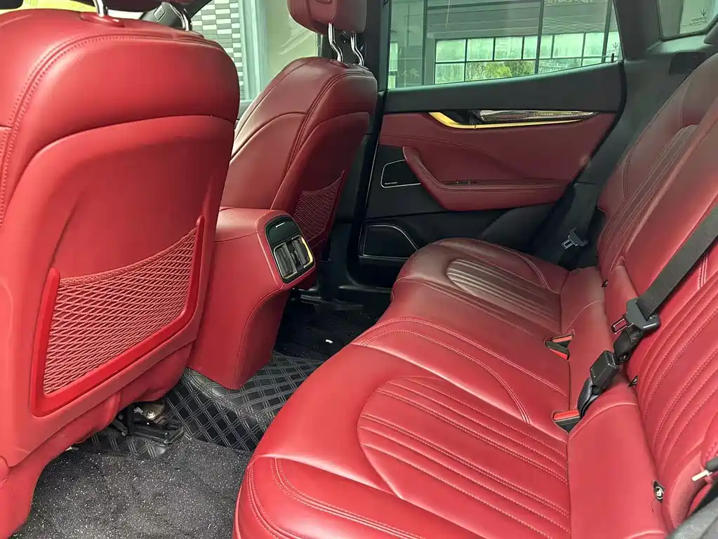 Levante 3.0 T Standard