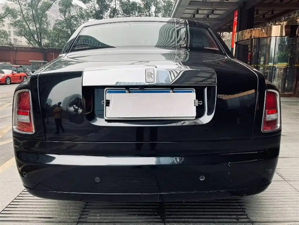 Phantom 6.7 L Extended EWB