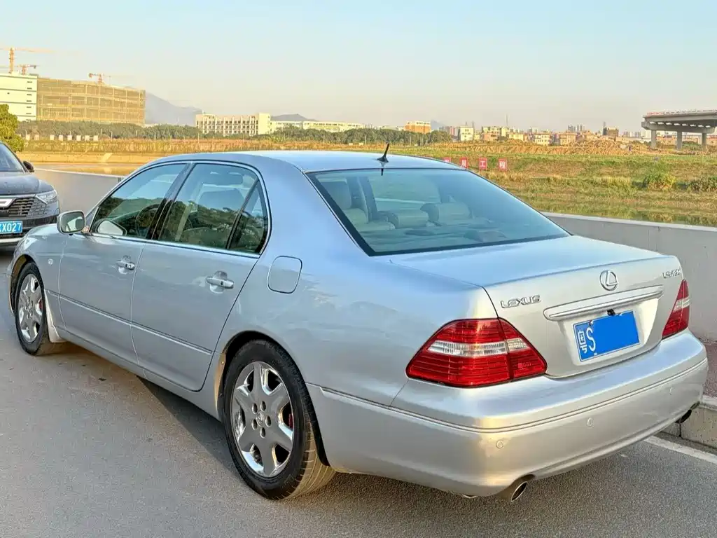 Lexus LS 430