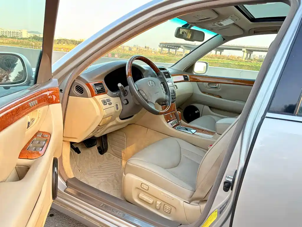Lexus LS 430