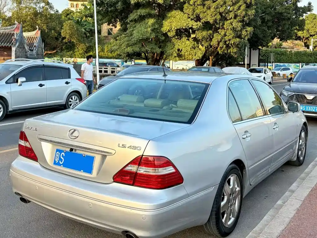 Lexus LS 430