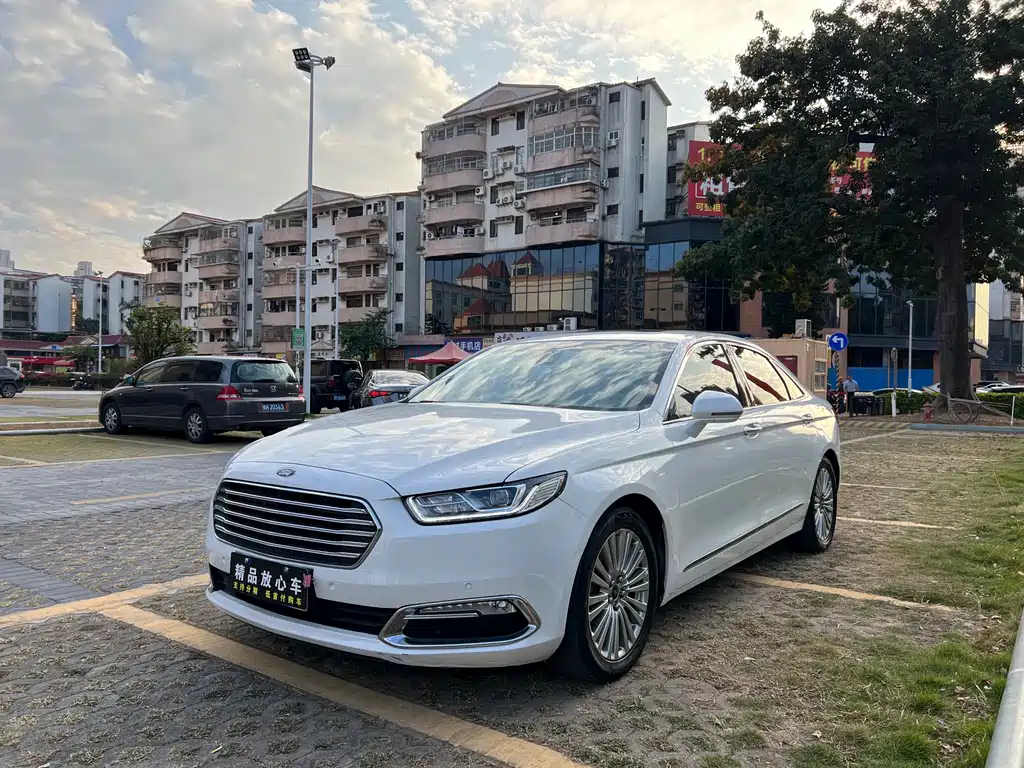 Taurus EcoBoost 245 Luxury