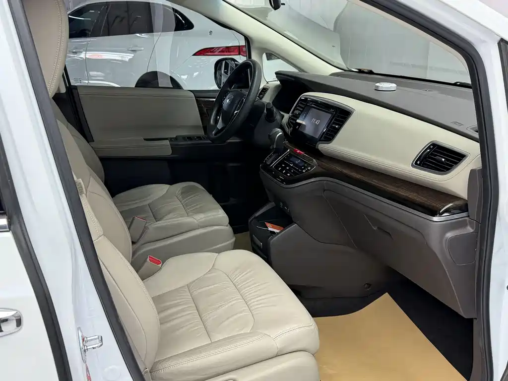 Odyssey Facelift 2.4 L Luxury