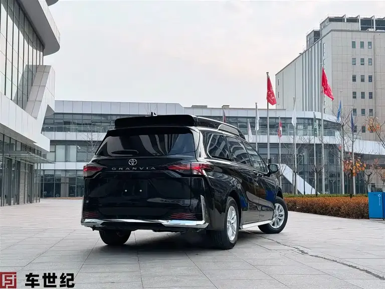 Toyota Granvia 2.5 L Hybrid Comfort