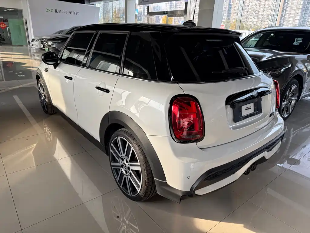 MINI 2.0 T COOPER S Artist 5-door