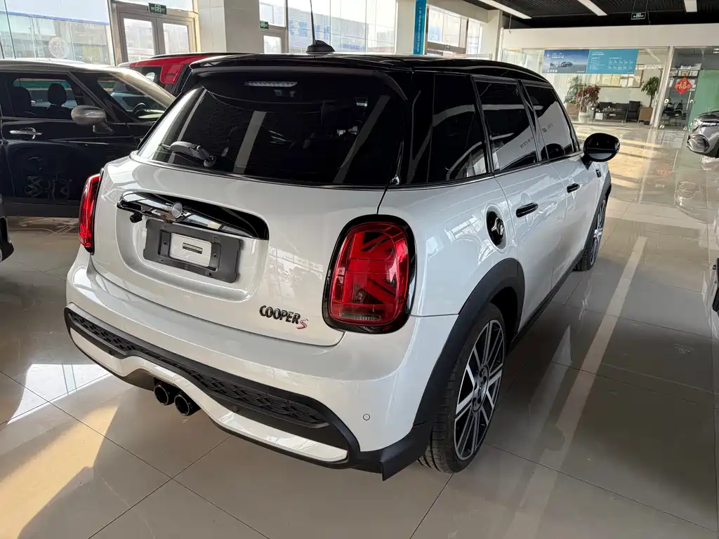 MINI 2.0 T COOPER S Artist 5-door