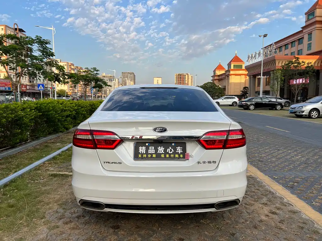 Taurus EcoBoost 245 Luxury