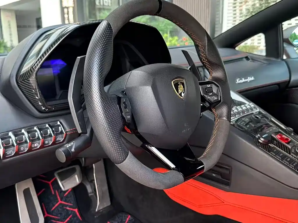 Aventador LP 700-4