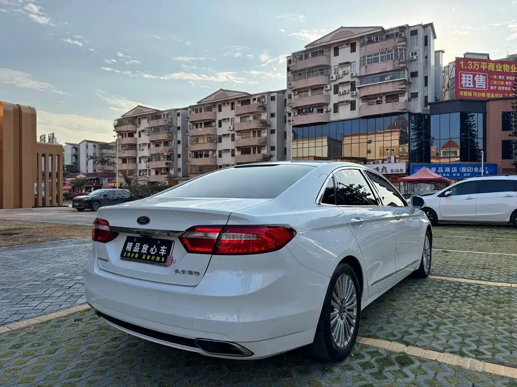Taurus EcoBoost 245 Luxury