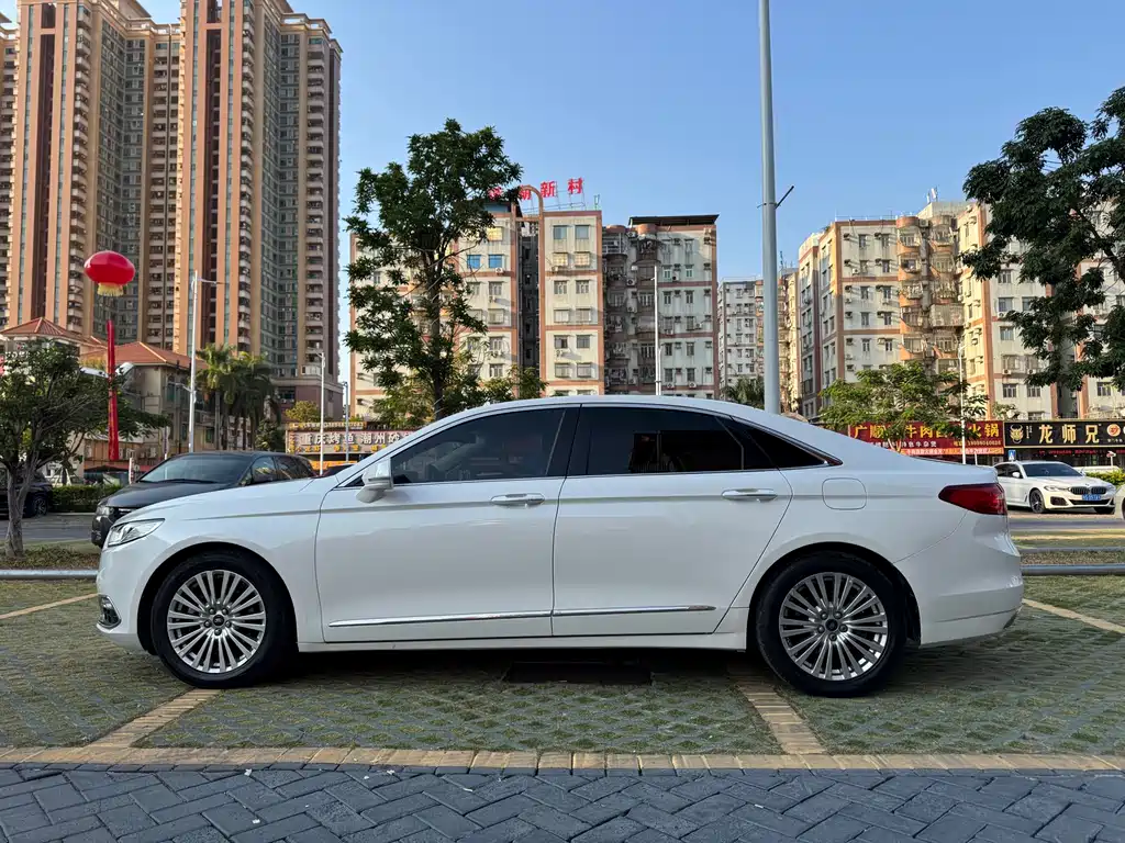 Taurus EcoBoost 245 Luxury