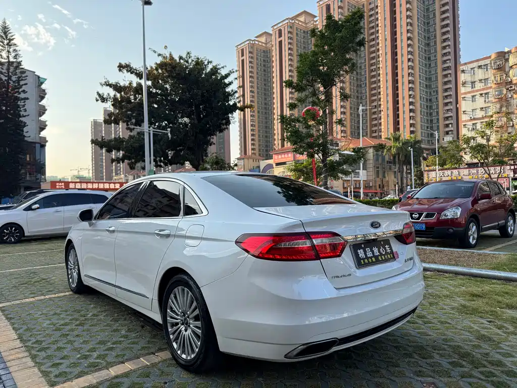 Taurus EcoBoost 245 Luxury