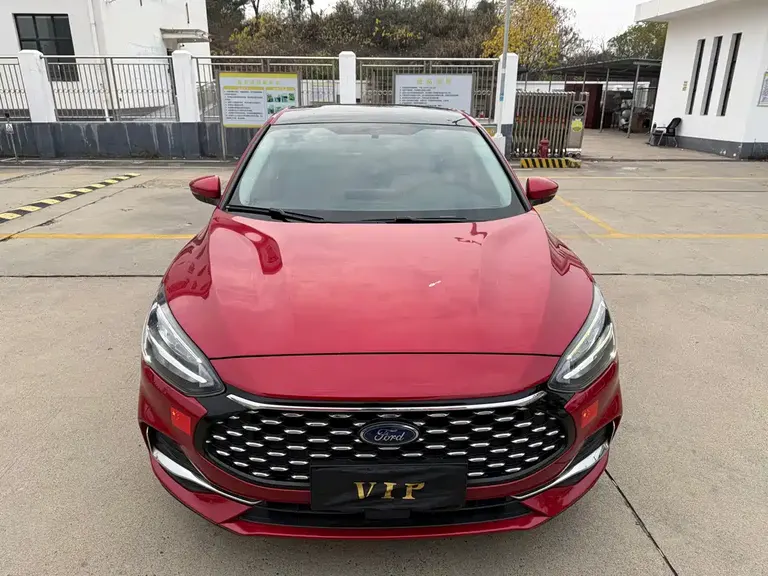 Ford Focus Sedan EcoBoost 180 Auto Sharp Trend