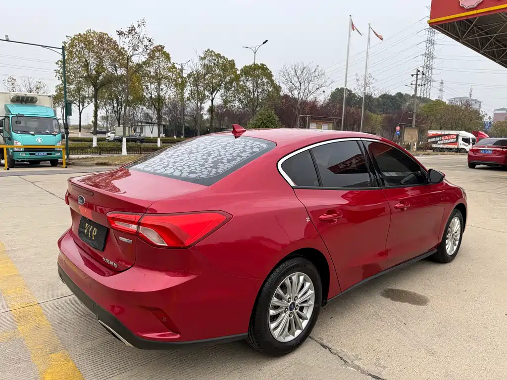 Focus Sedan EcoBoost 180 Auto Sharp Trend