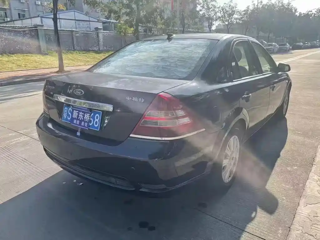 Mondeo 2.0 L Distinguished