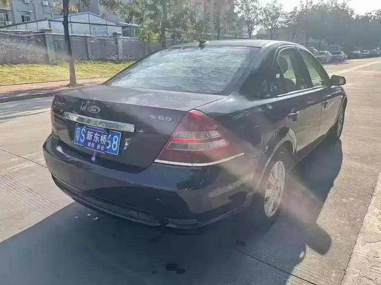 Ford Mondeo 2.0 L Distinguished