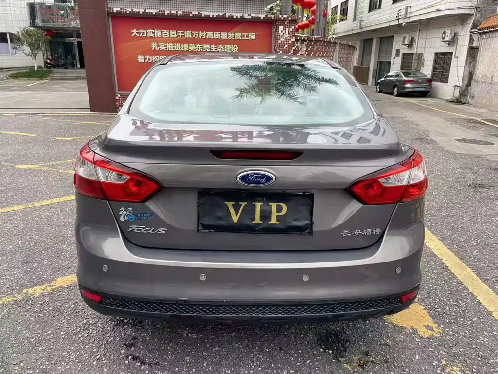Focus Sedan 1.6 L Auto Comfort