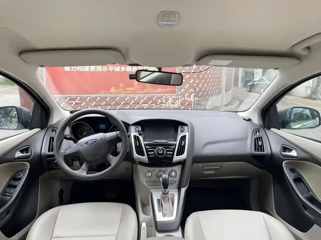 Focus Sedan 1.6 L Auto Comfort