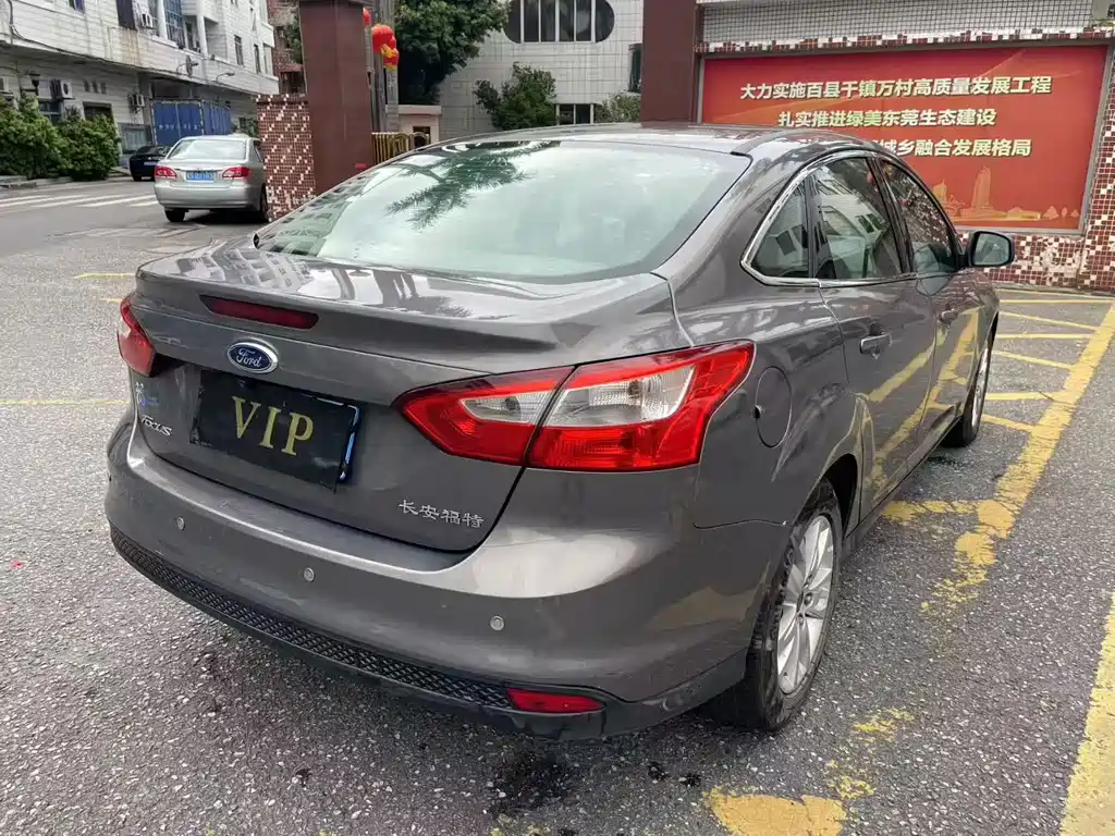 Focus Sedan 1.6 L Auto Comfort