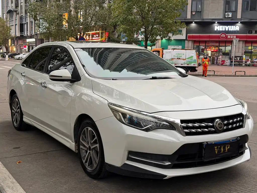 Venucia D60 1.6 L CVT Connected Elite