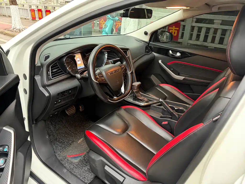 Venucia D60 1.6 L CVT Connected Elite