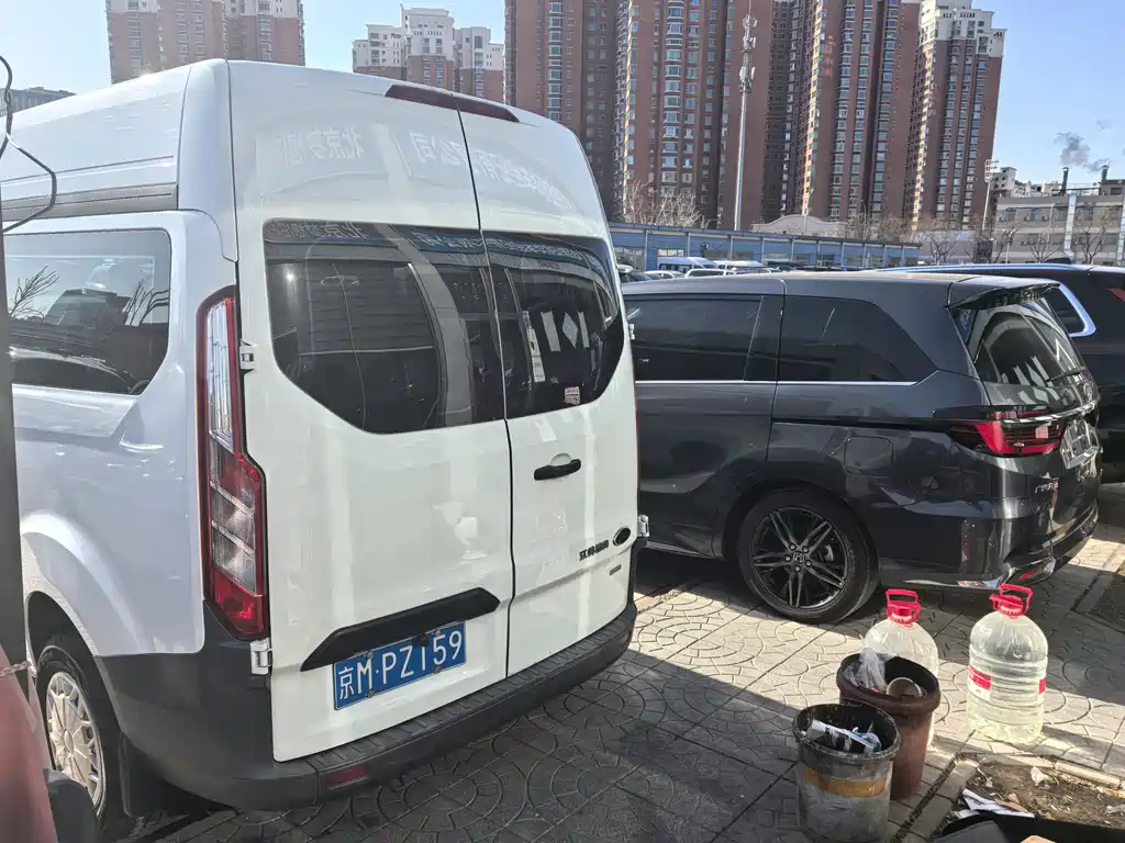 Transit 2.0 T Gasoline Multi-purpose Commercial MWB Mid Roof 6-seat CN-VI