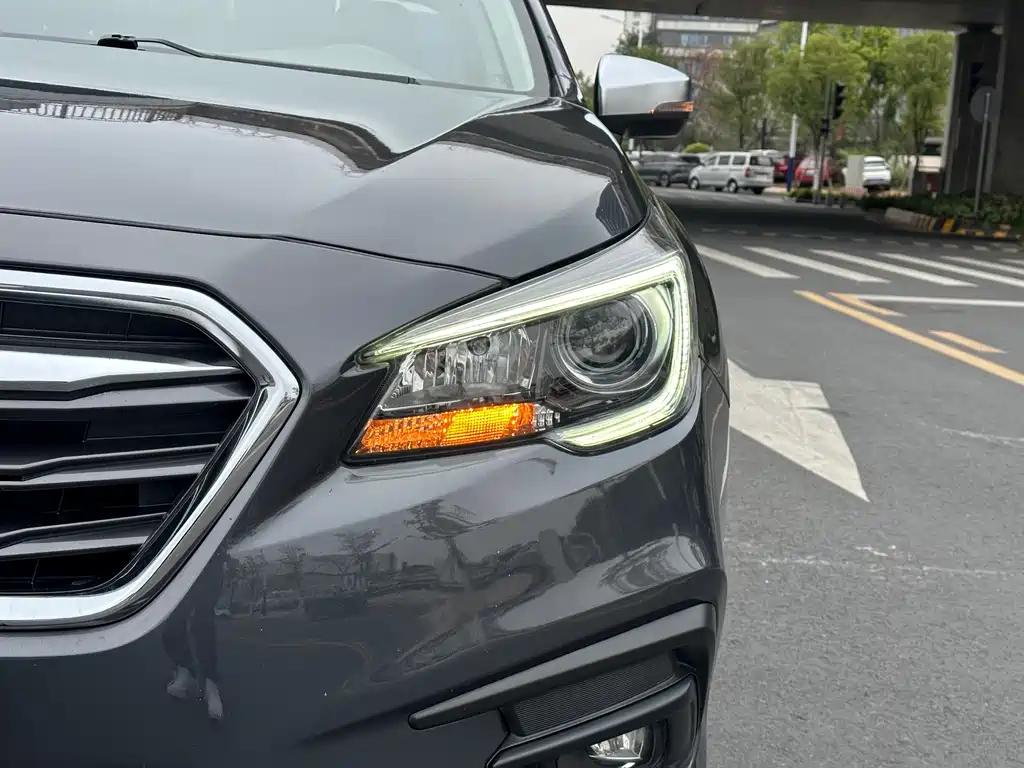 Legacy 2.5 i AWD Style