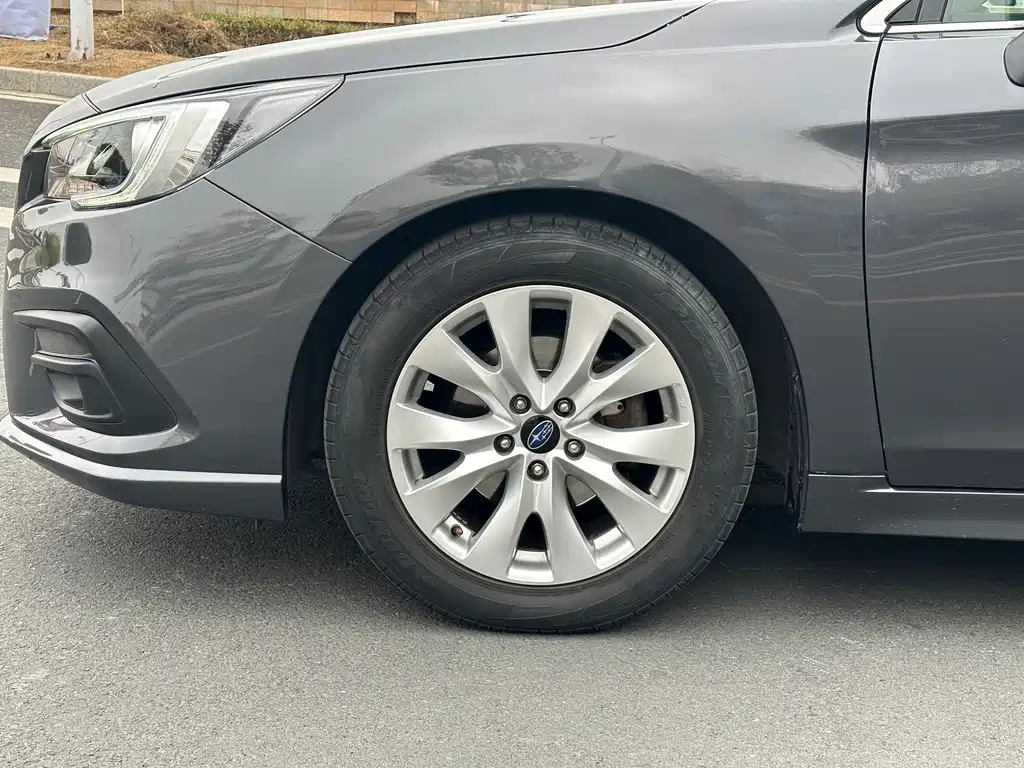 Legacy 2.5 i AWD Style