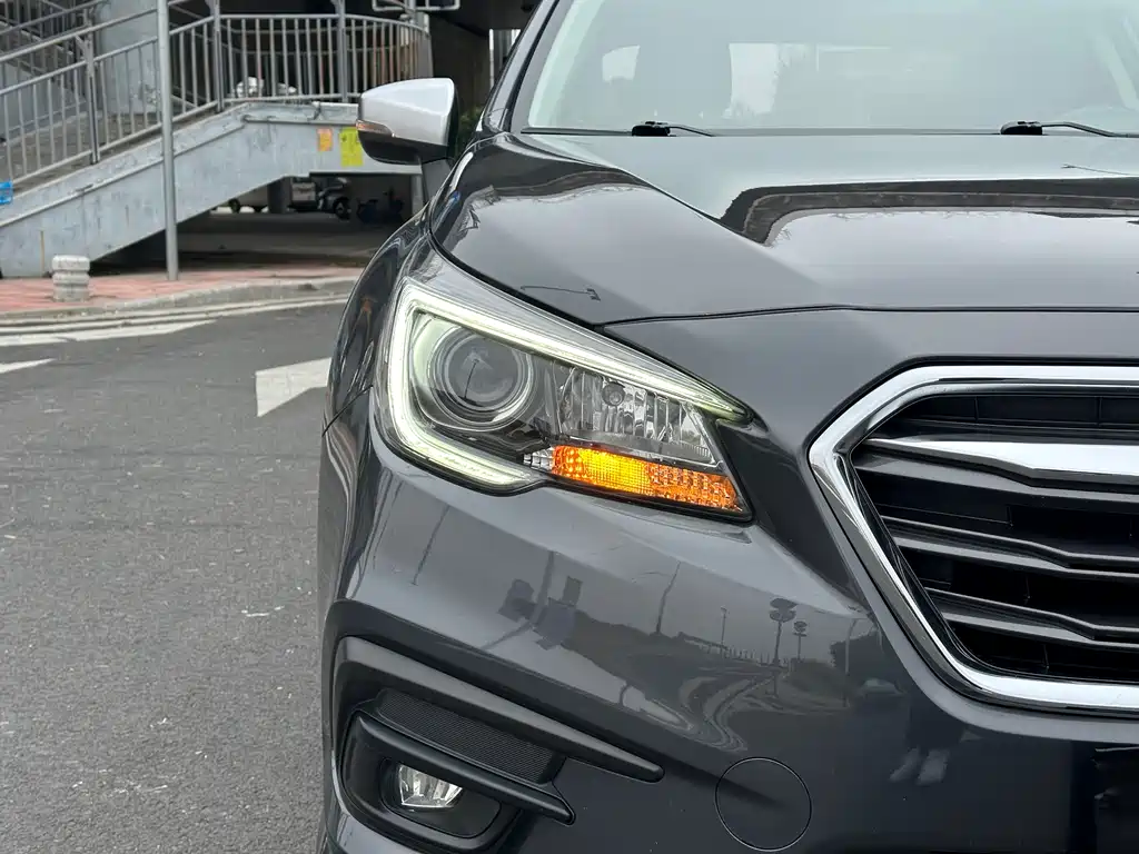 Legacy 2.5 i AWD Style
