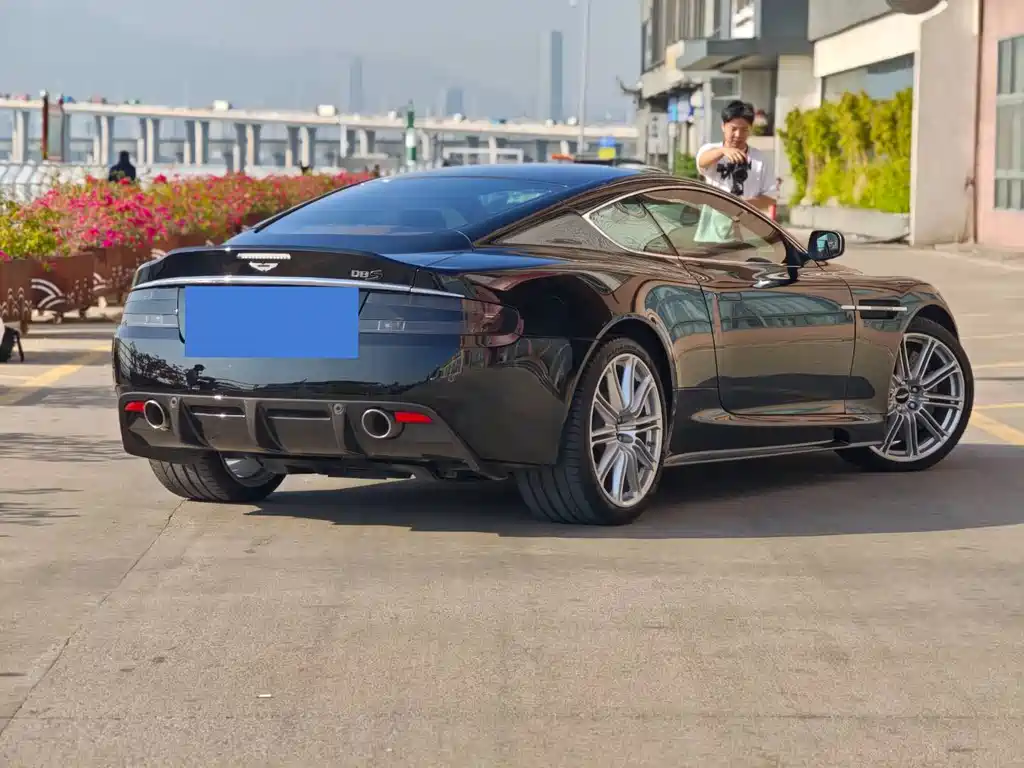 Aston Martin DBS 6.0 Touchtronic Coupe