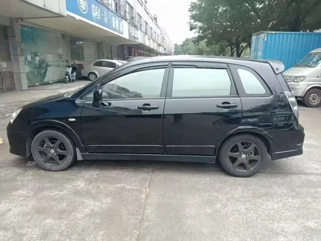 Liana Hatchback 1.4 L Manual Luxury