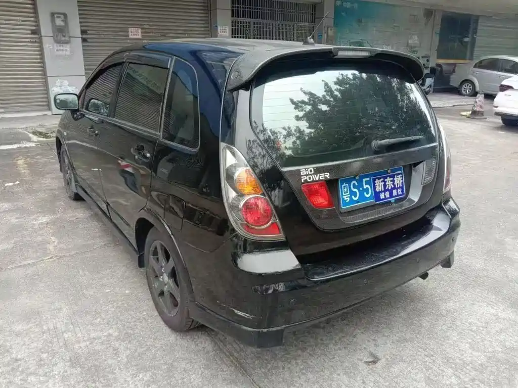 Liana Hatchback 1.4 L Manual Luxury