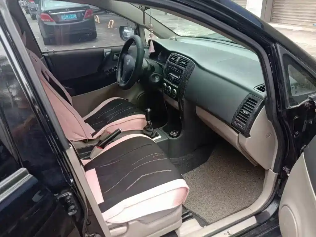 Liana Hatchback 1.4 L Manual Luxury