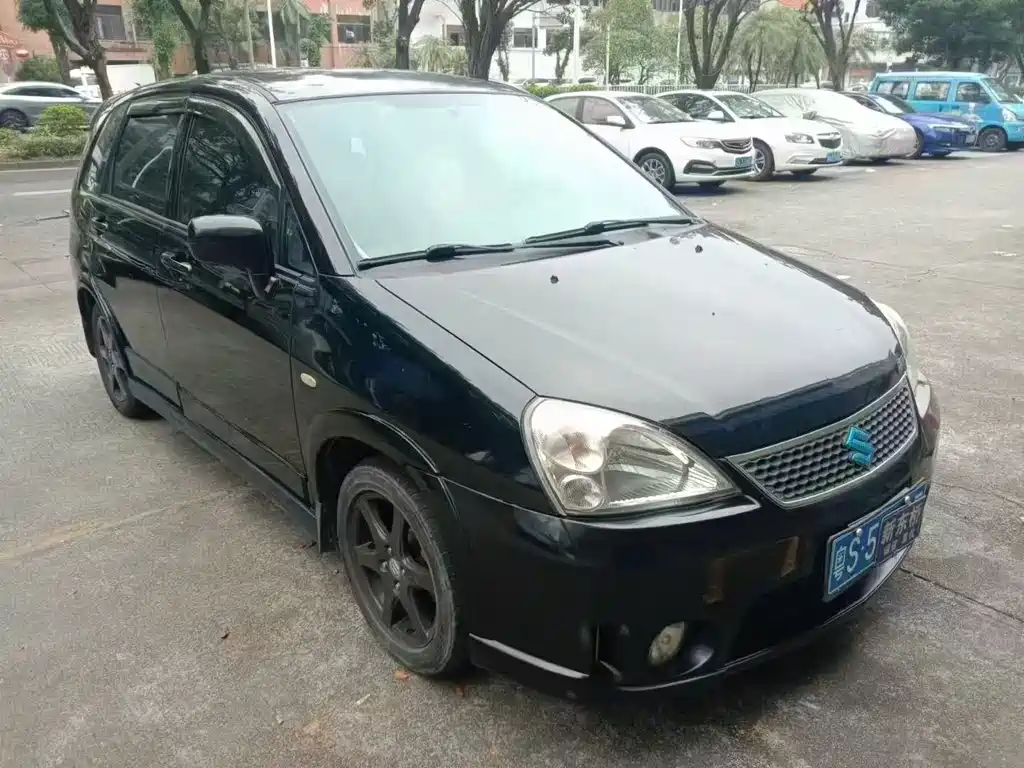 Liana Hatchback 1.4 L Manual Luxury