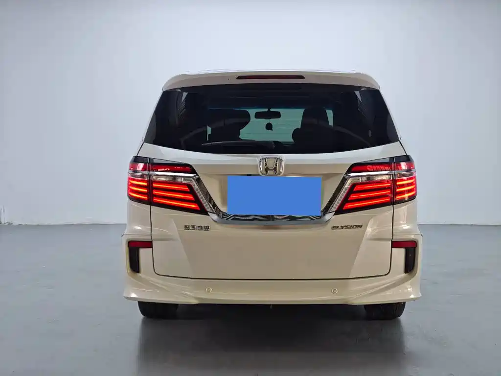 Elysion 2.4 L Luxury