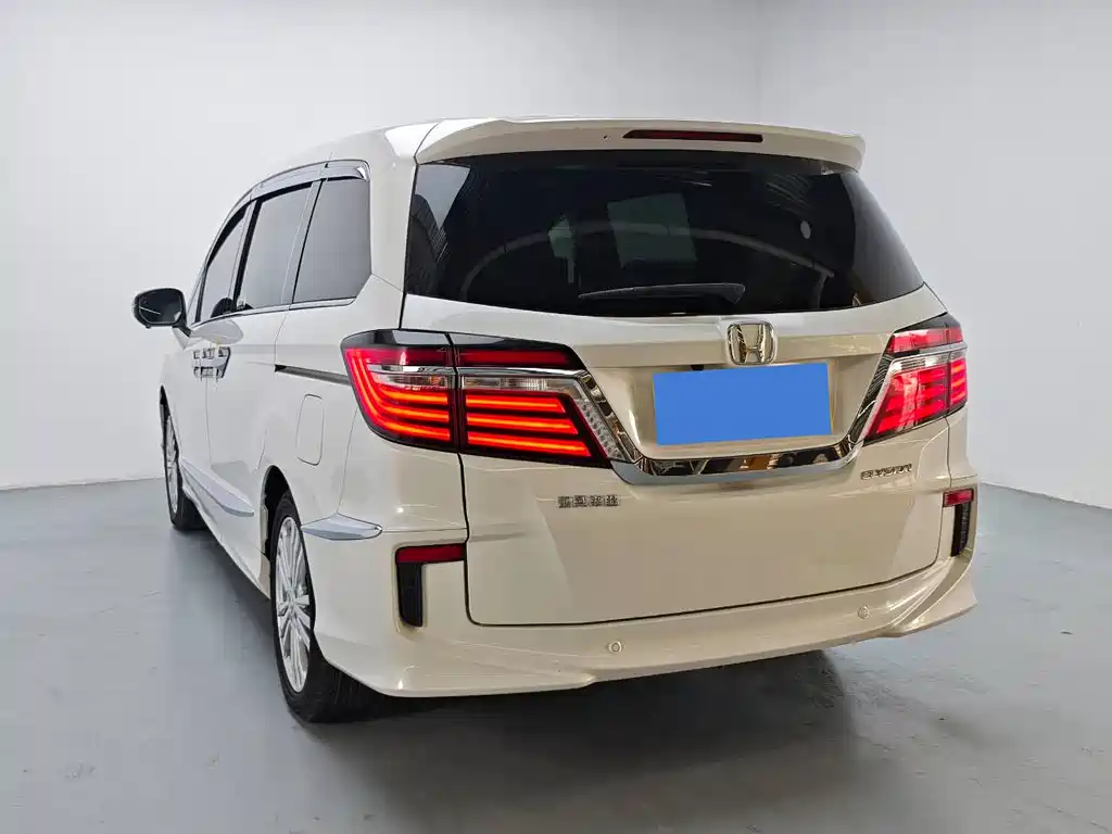 Elysion 2.4 L Luxury