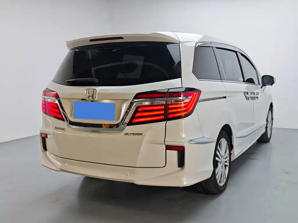 Elysion 2.4 L Luxury
