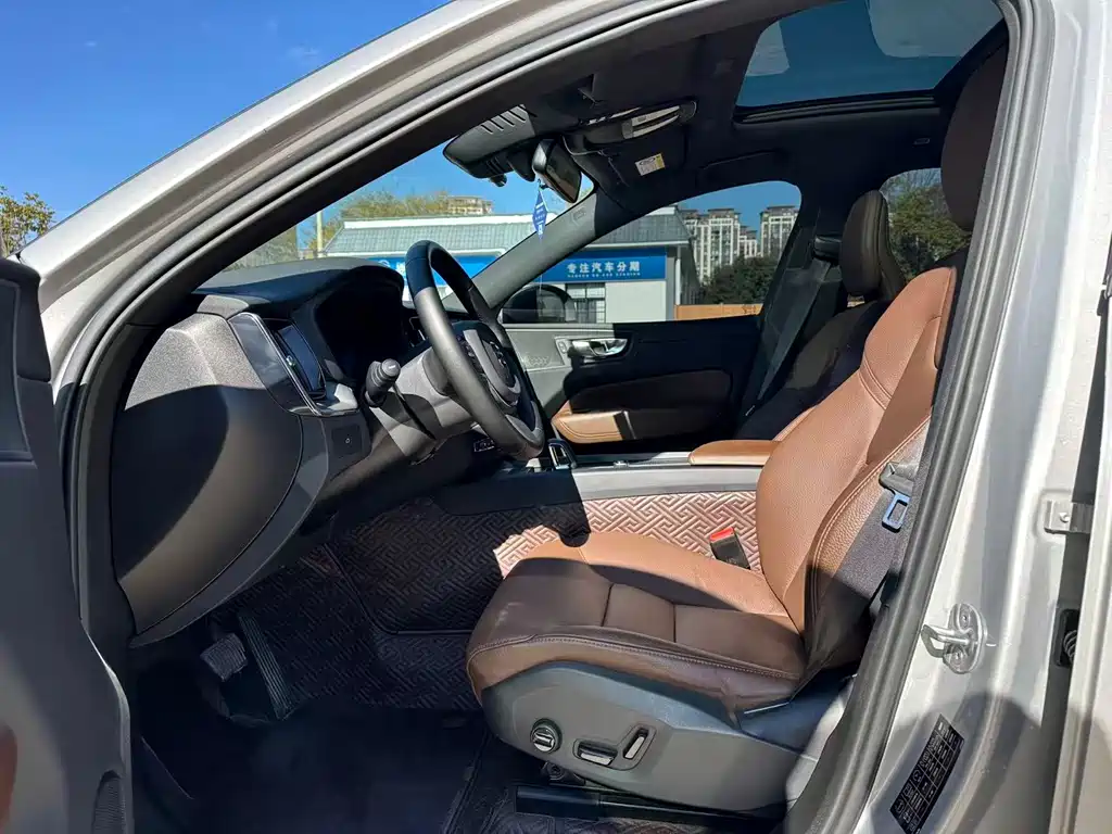 Volvo XC60 B5 4 WD Smart Ease Luxury