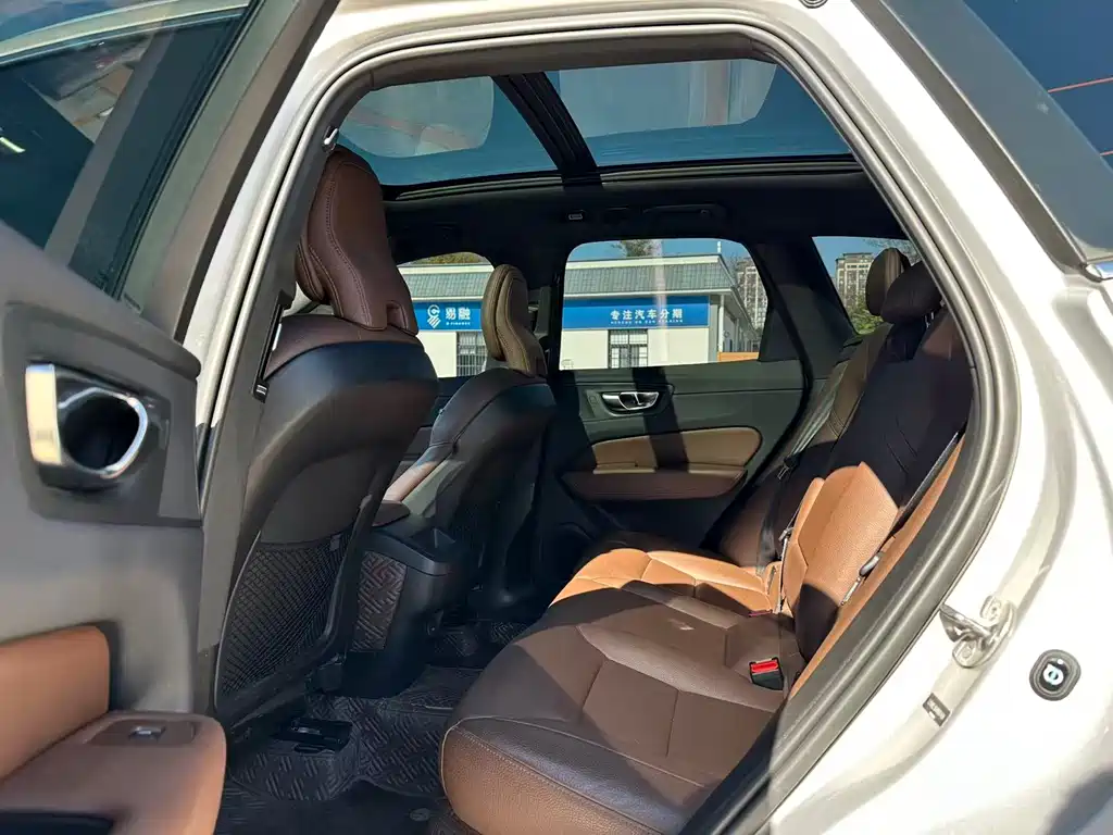 Volvo XC60 B5 4 WD Smart Ease Luxury